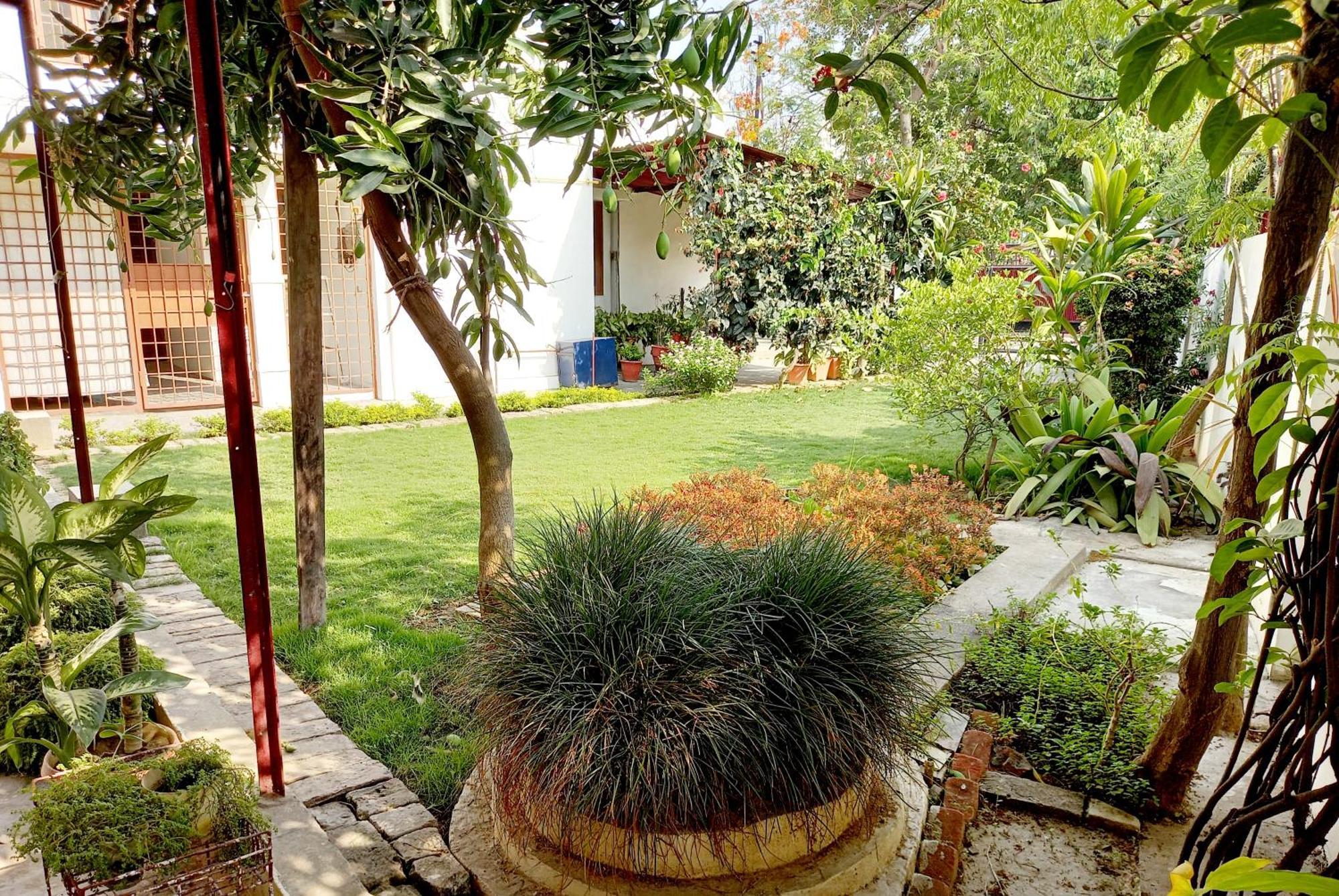 Garden View Residency Bed and Breakfast Lucknow Exteriör bild